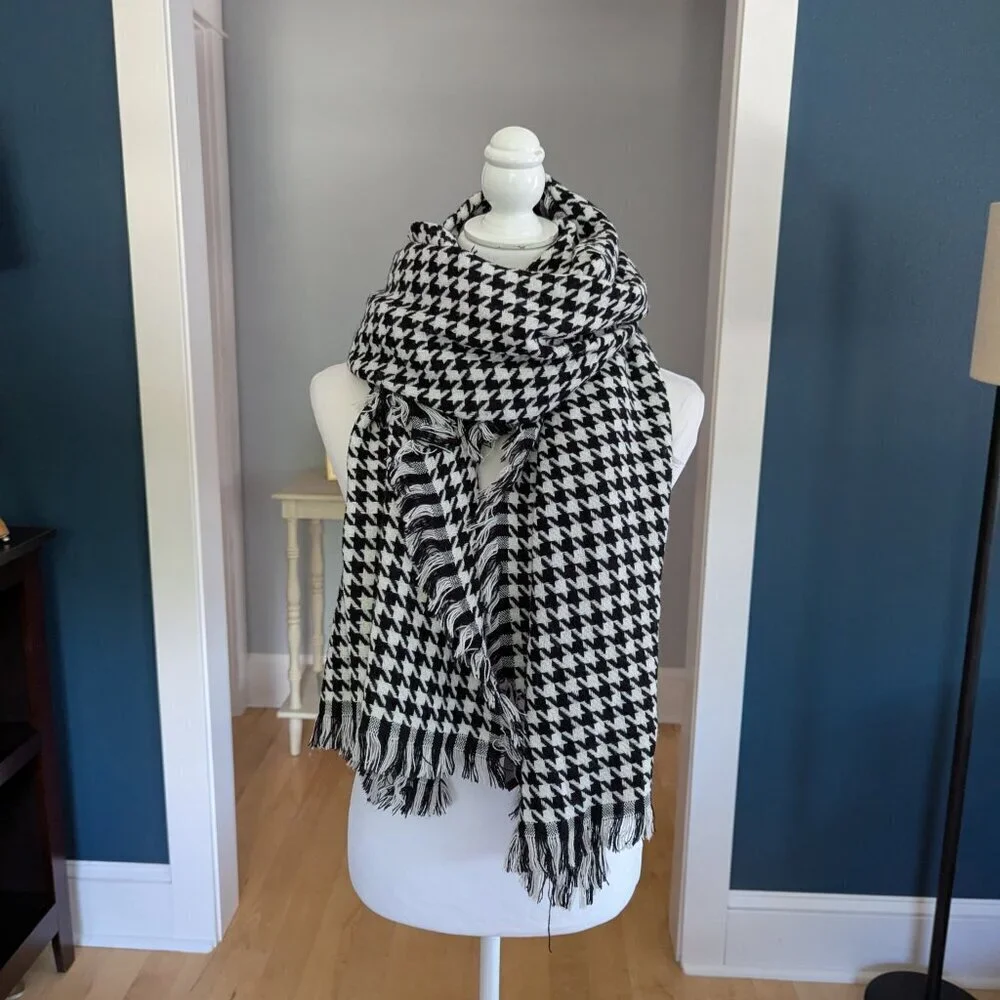 Akira Chicago Red Label Classic Black And White Hounds Tooth Winter Scarf Long - Picture 2 of 4